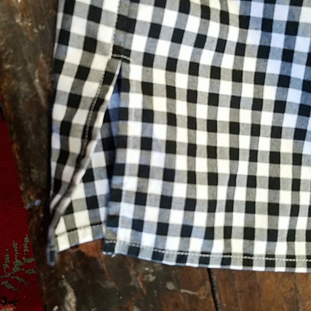 GUC Lauren Black Checked Button Top 1X - Picture 5 of 6